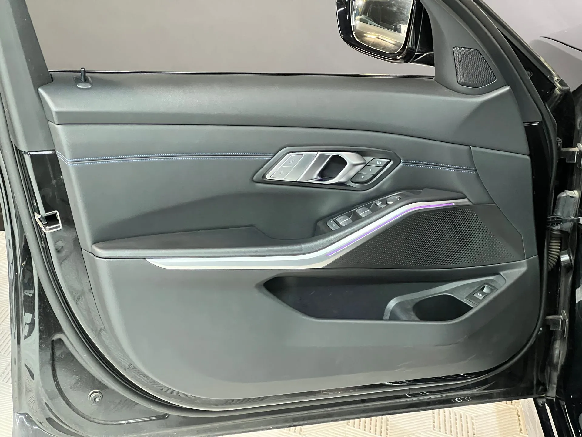 
								BMW 330I PACK M full									