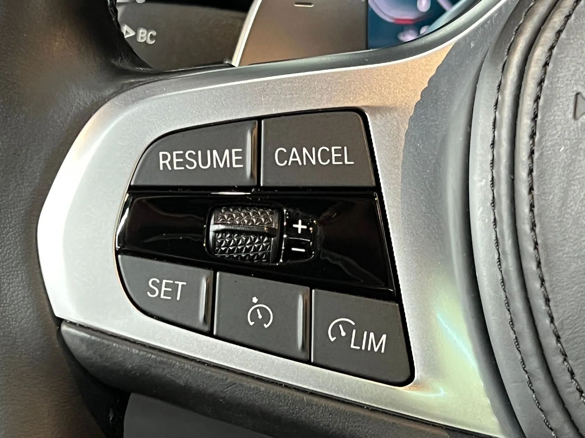
								BMW 330I PACK M full									