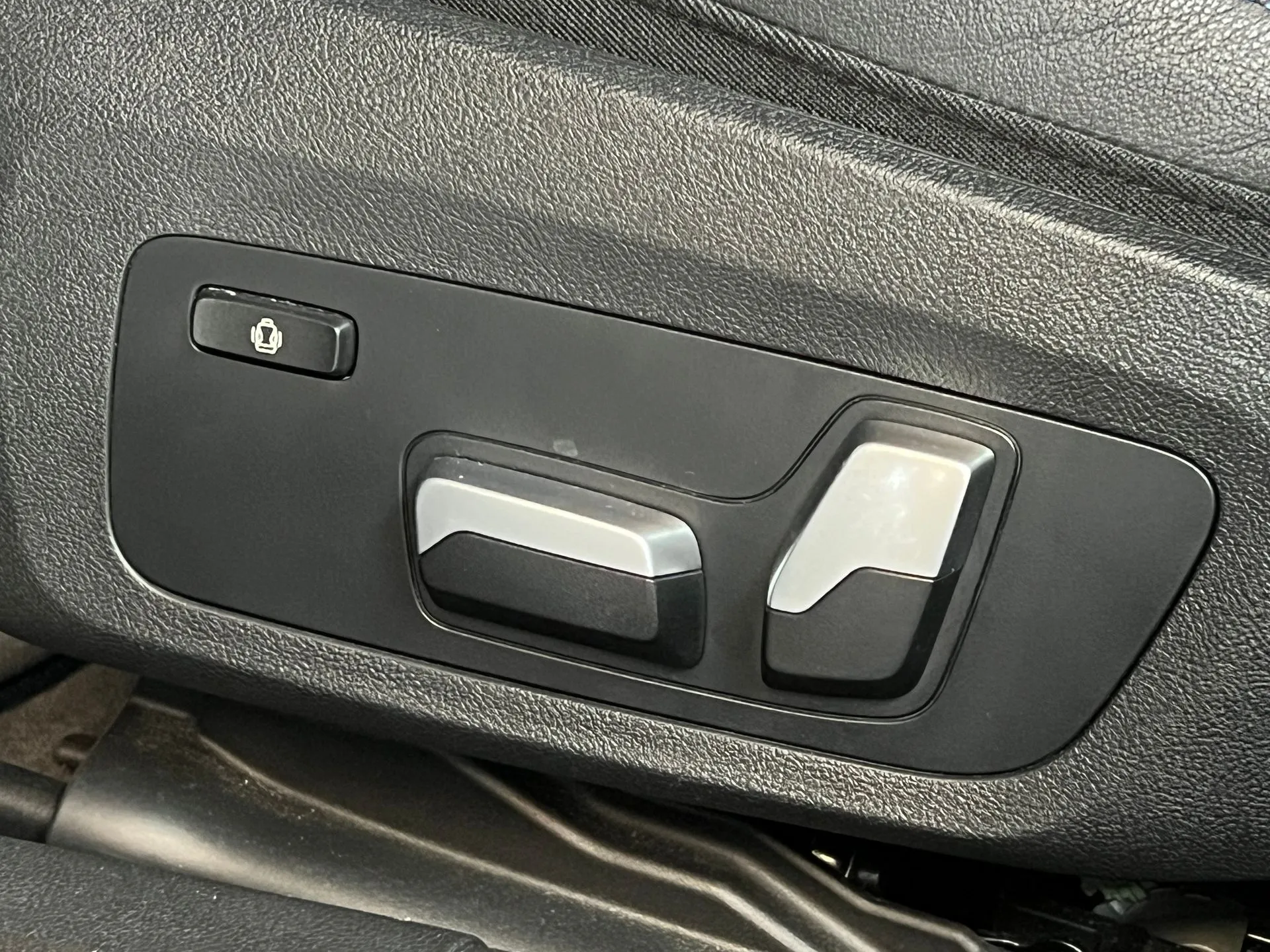 
								BMW 330I PACK M full									