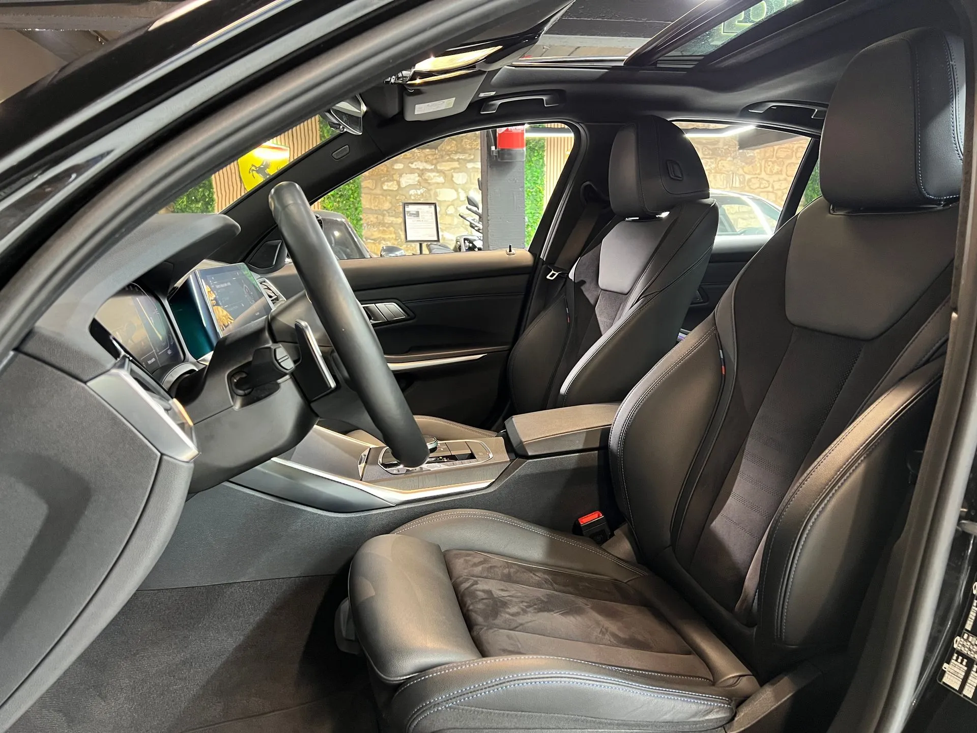 
								BMW 330I PACK M full									