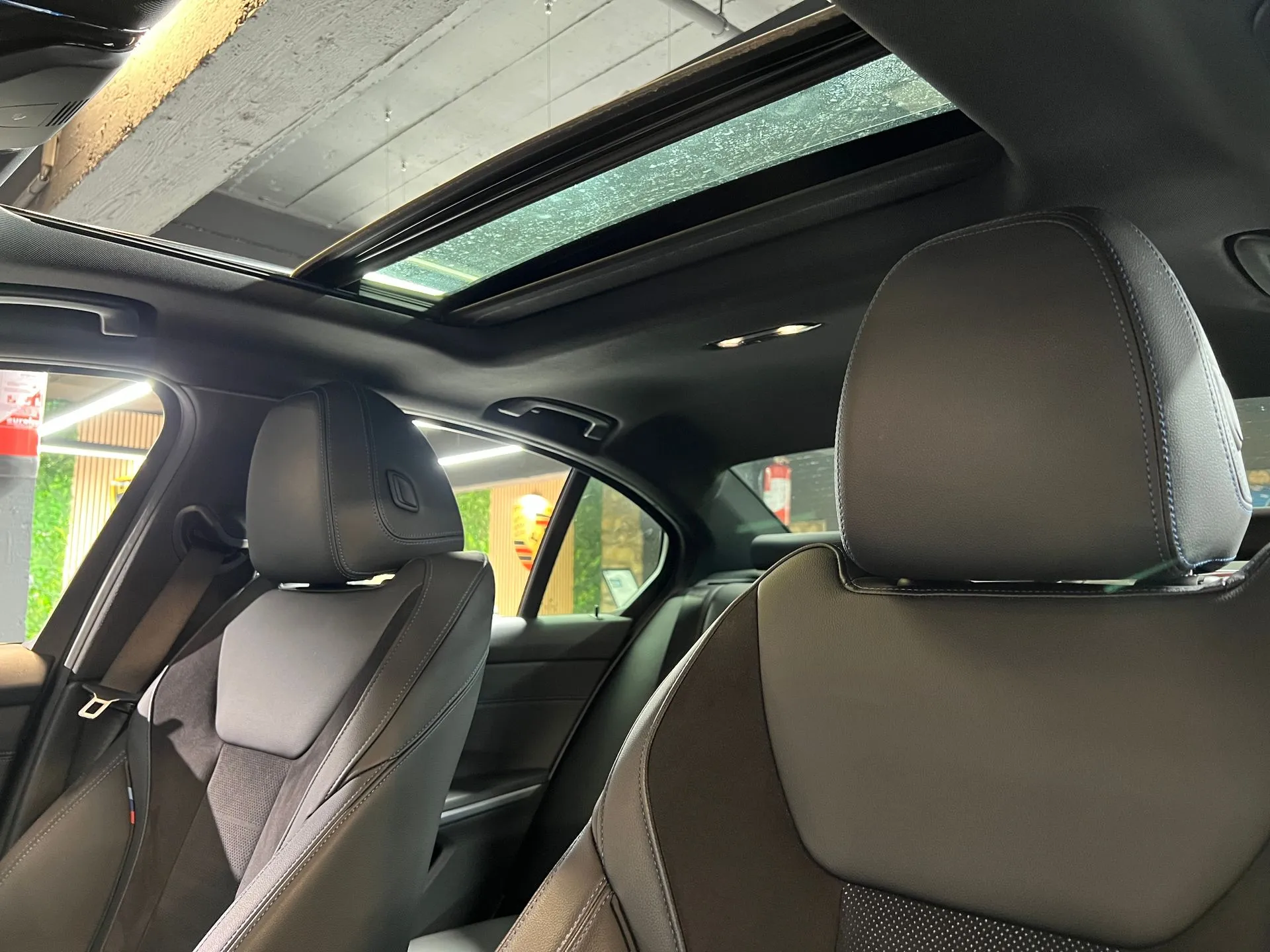 
								BMW 330I PACK M full									