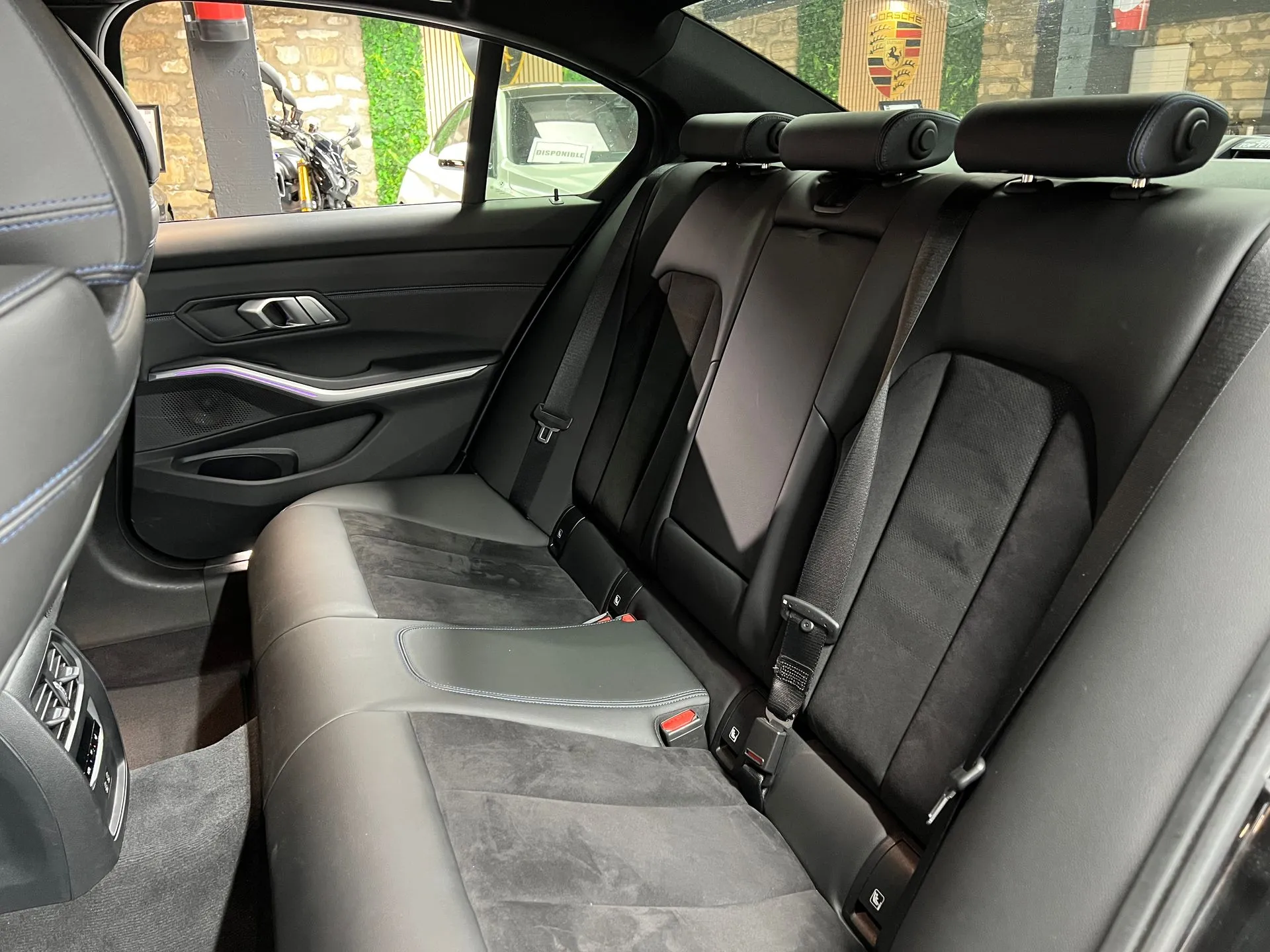 
								BMW 330I PACK M full									