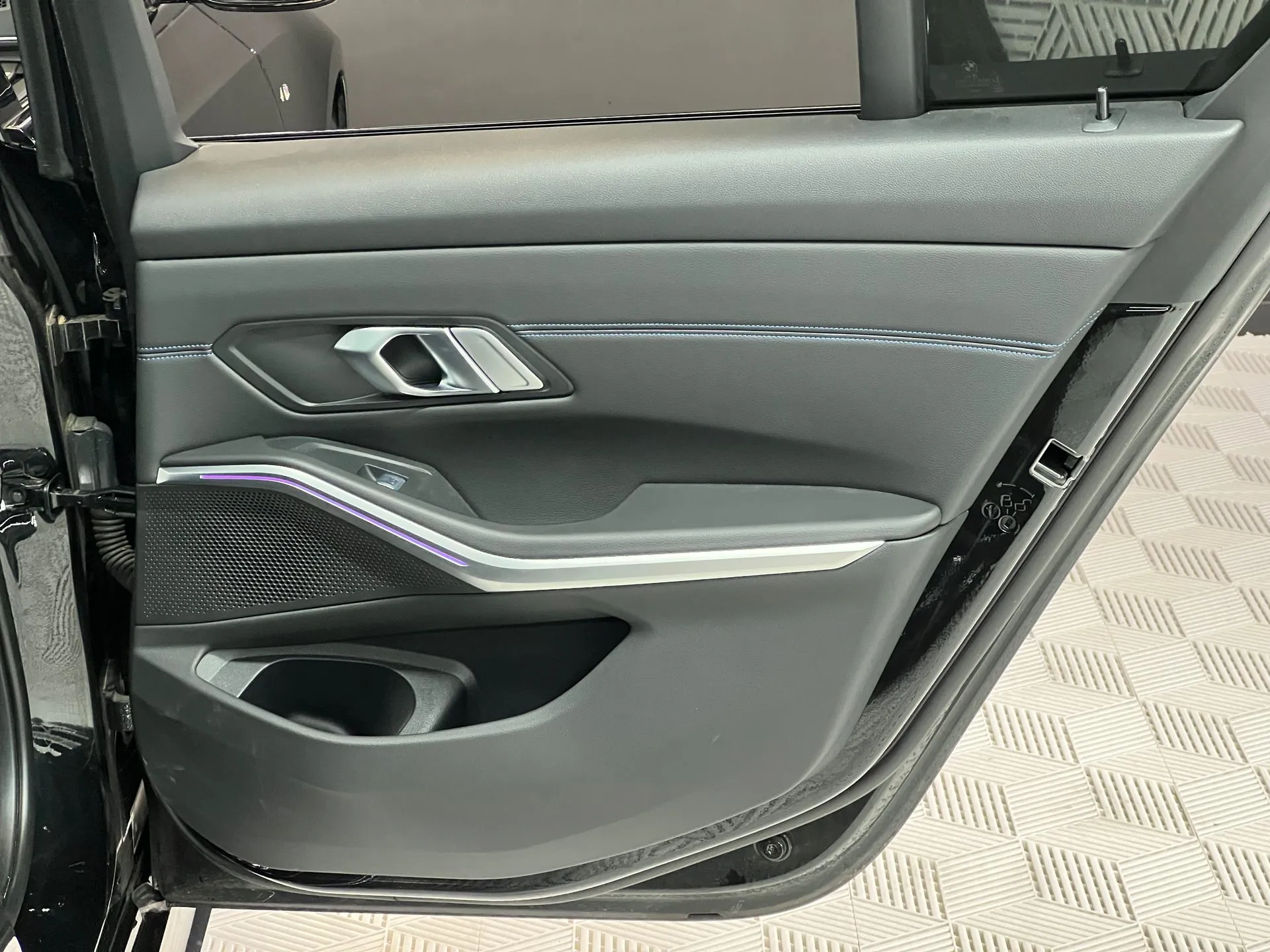 
								BMW 330I PACK M full									