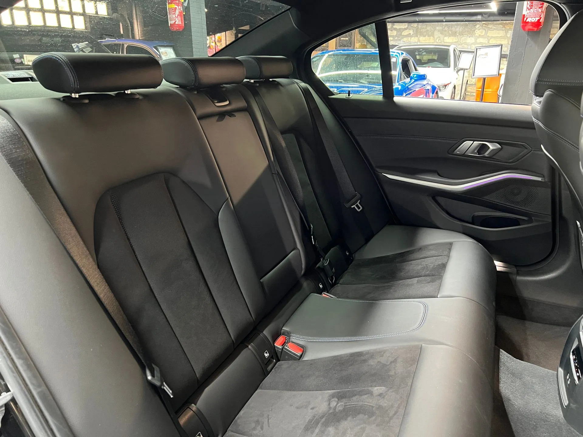 
								BMW 330I PACK M full									