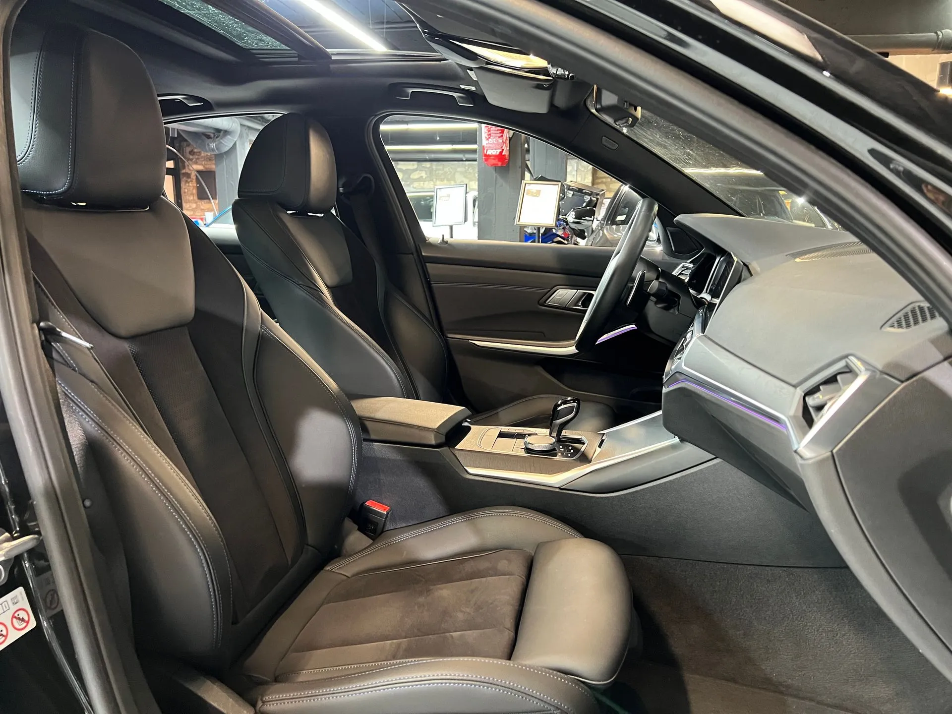 
								BMW 330I PACK M full									