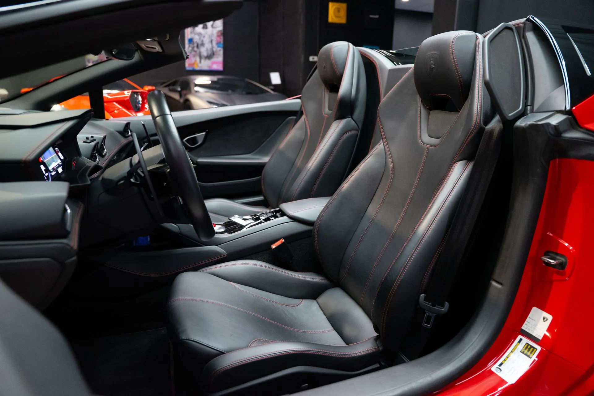 
								LAMBORGHINI HURACAN SPYDER full									