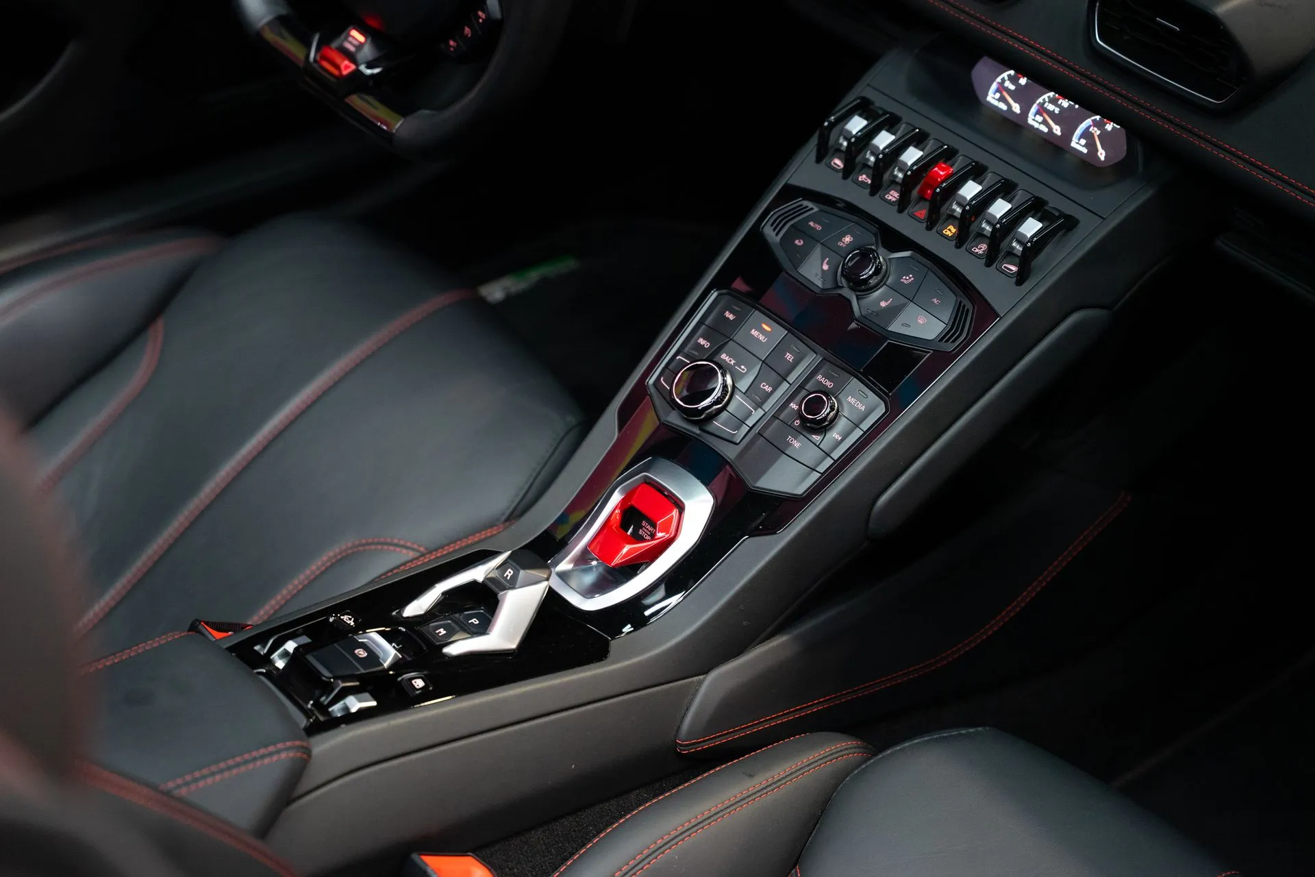 
								LAMBORGHINI HURACAN SPYDER full									