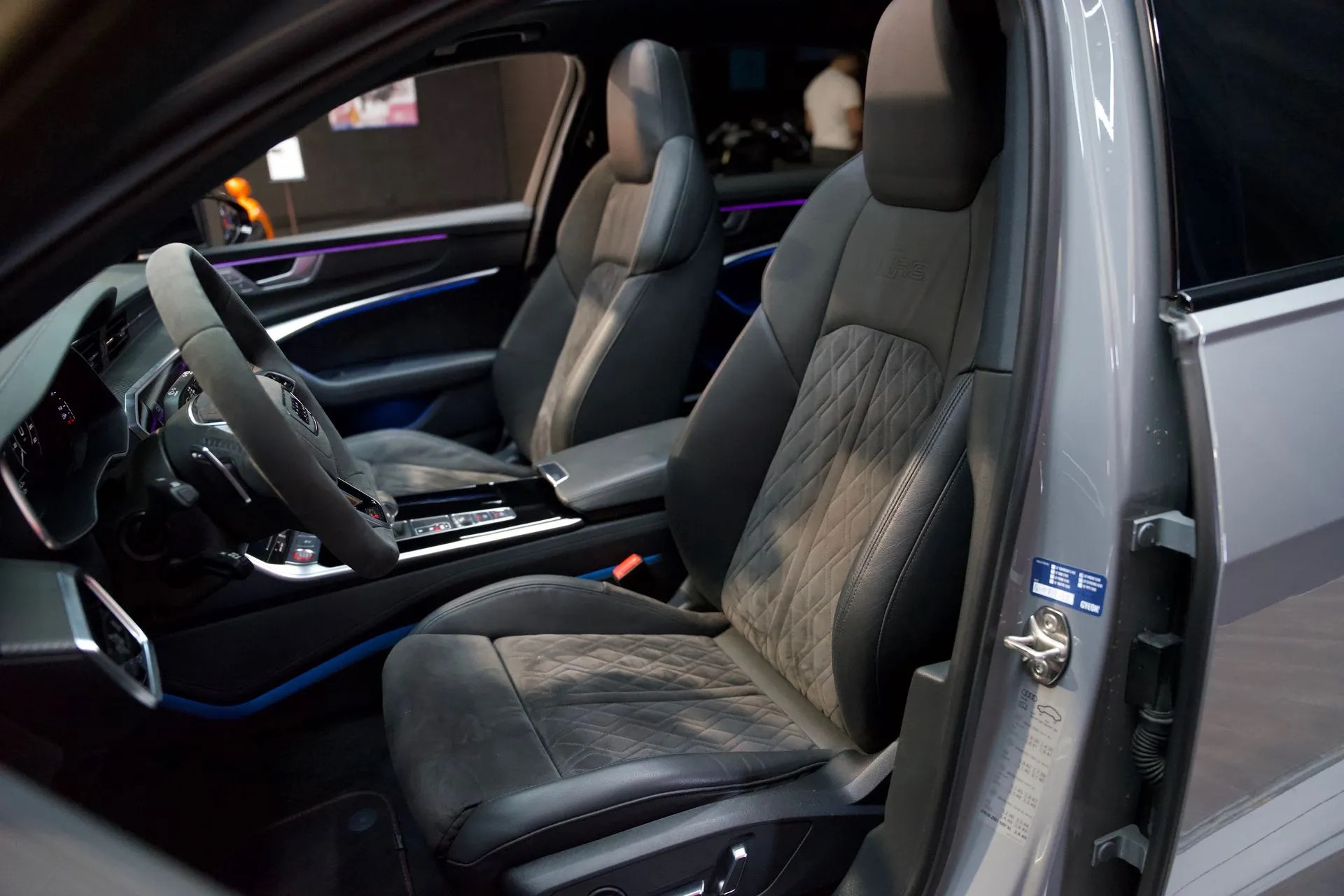 
								RS6 C8 AVANT full									
