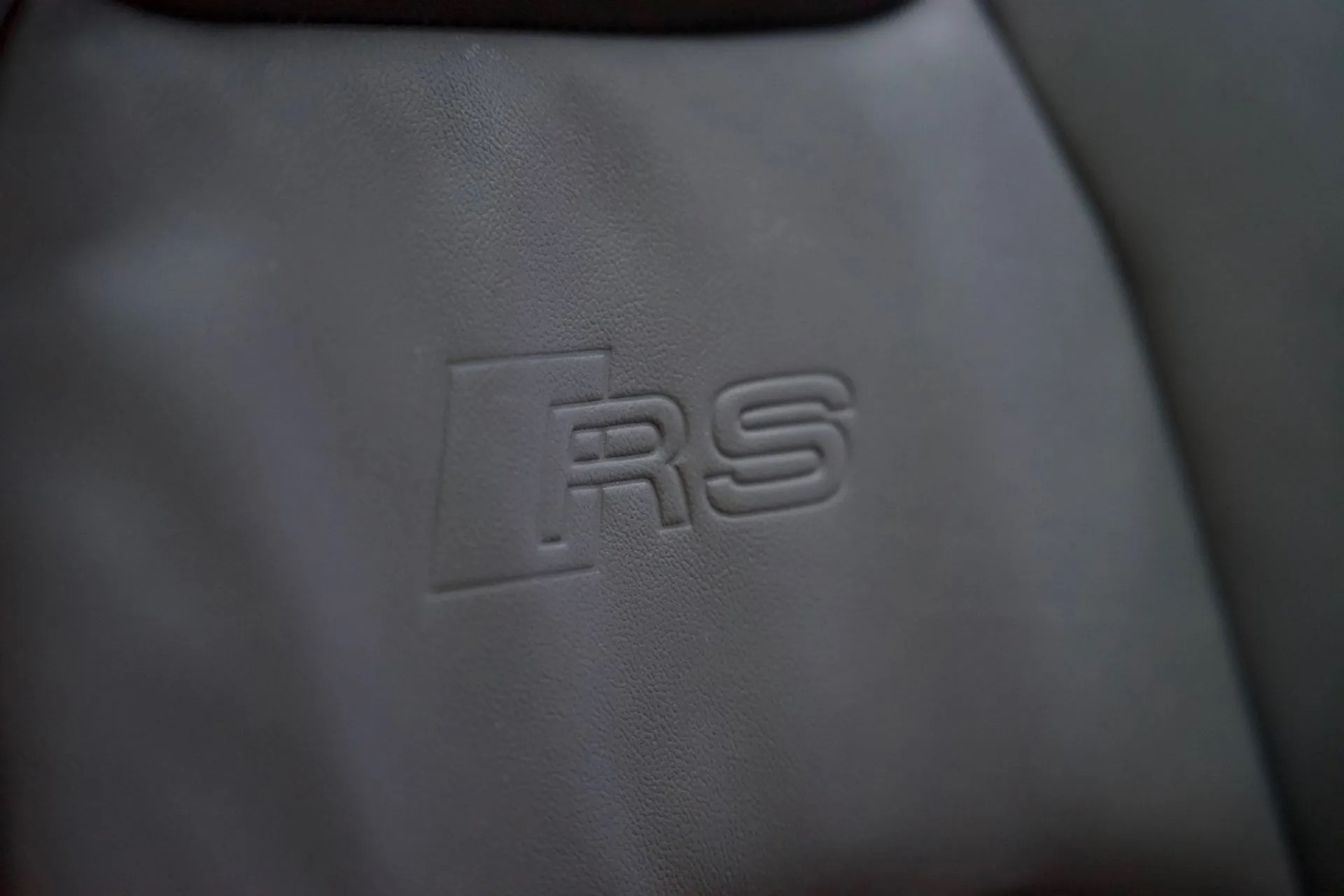 
								RS6 C8 AVANT full									