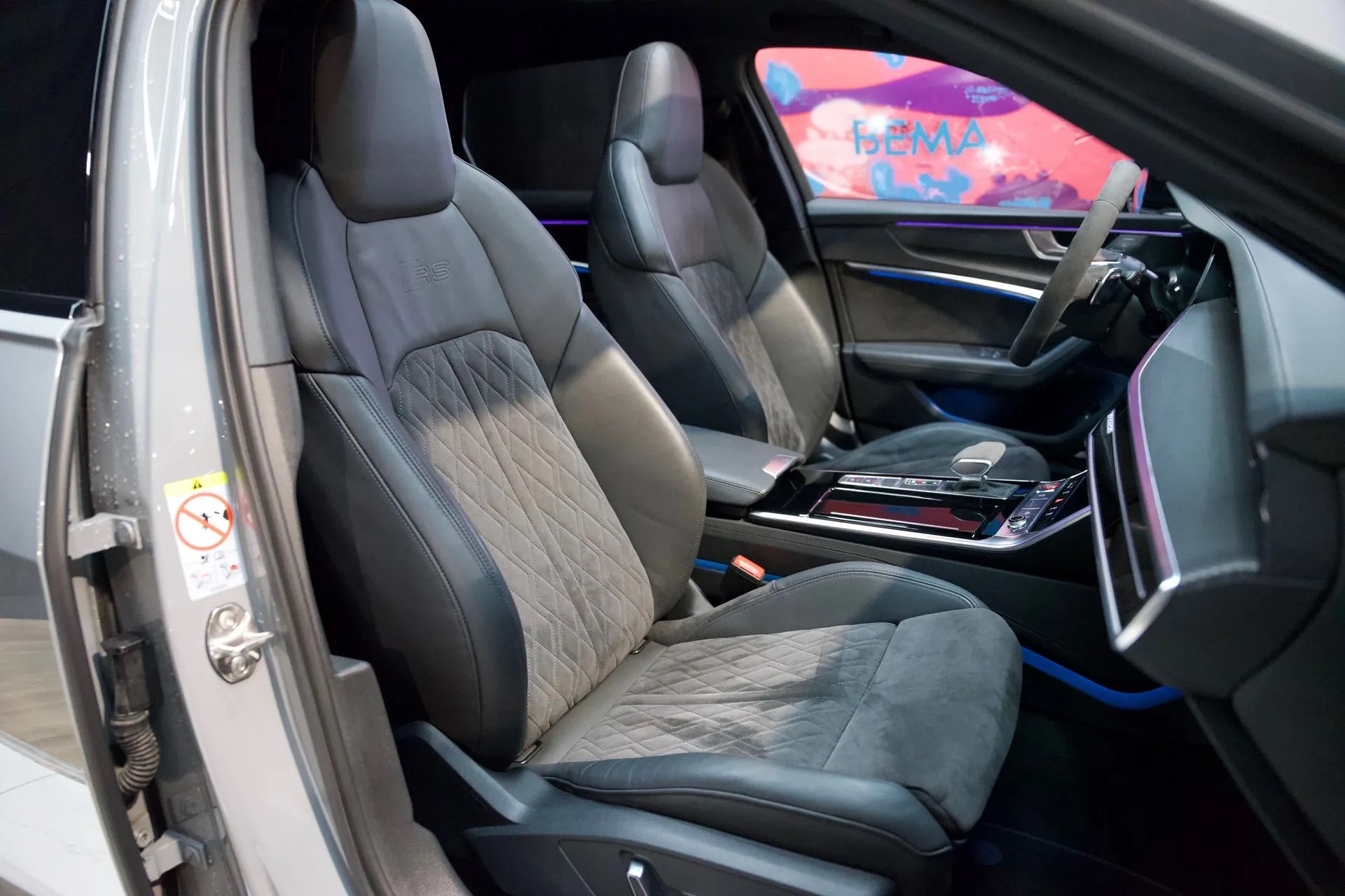 
								RS6 C8 AVANT full									