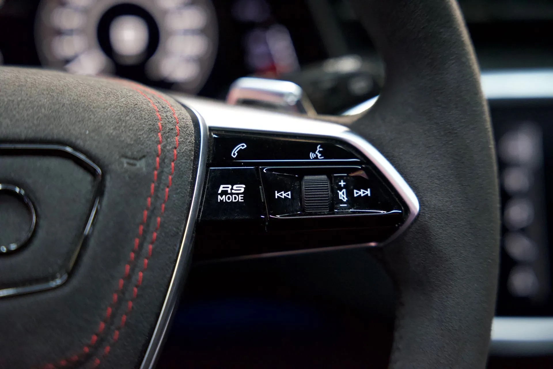 
								RS6 C8 AVANT full									