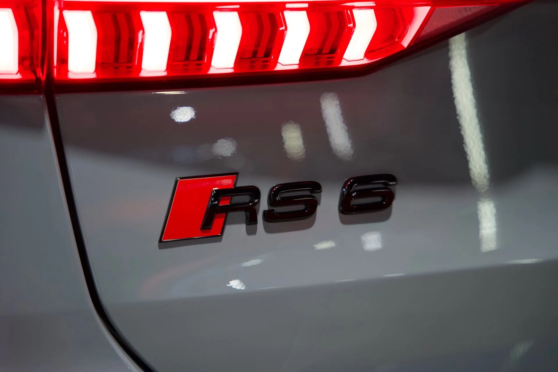 
								RS6 C8 AVANT full									